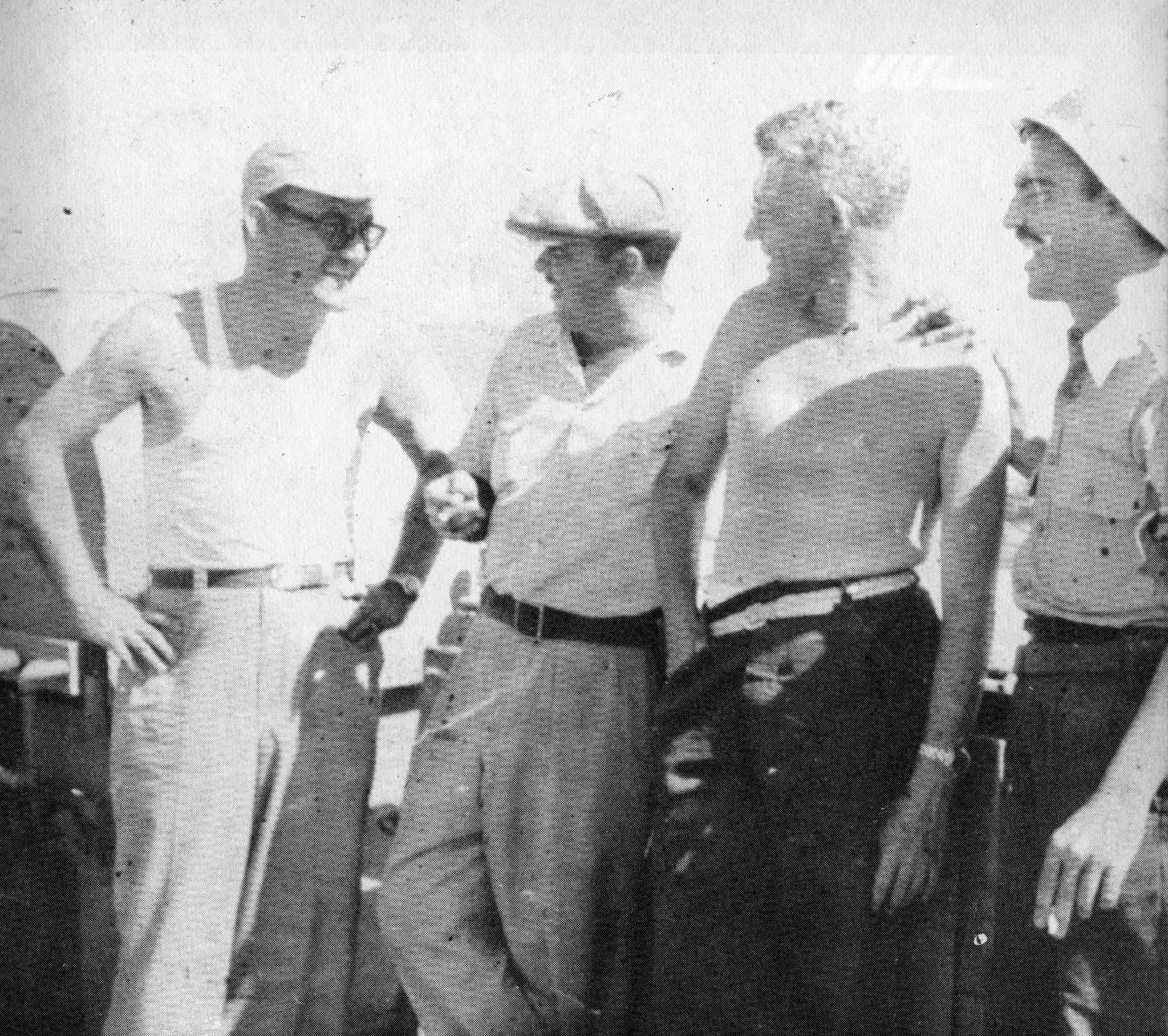 Juan-Bosch-Junto-a-otros-expedicionarios-de-Cayo-Confites